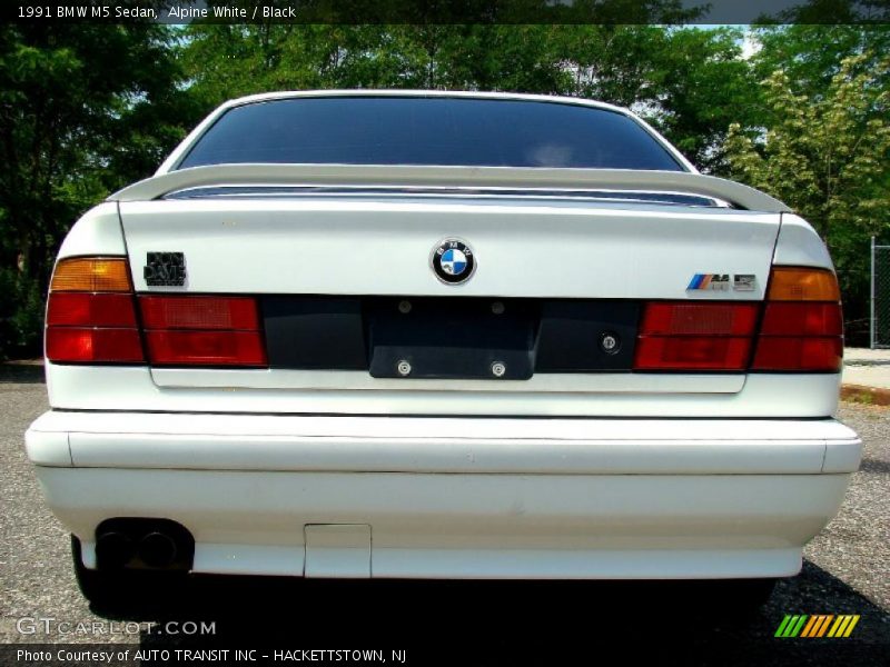 Alpine White / Black 1991 BMW M5 Sedan