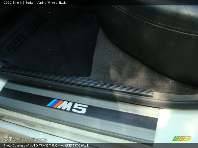 Alpine White / Black 1991 BMW M5 Sedan