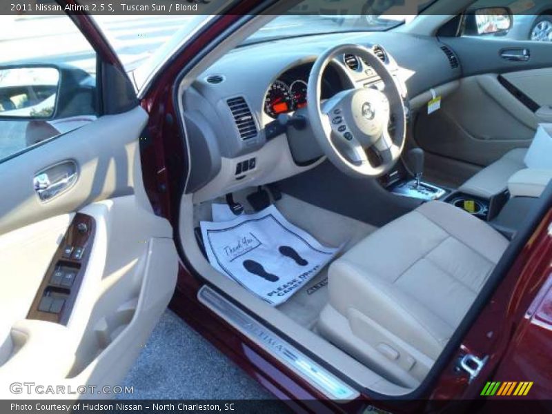 Tuscan Sun / Blond 2011 Nissan Altima 2.5 S
