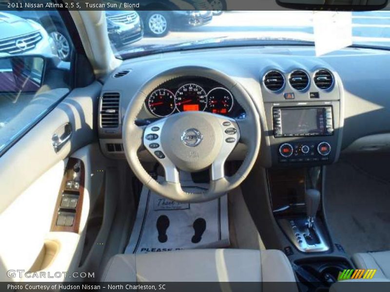Tuscan Sun / Blond 2011 Nissan Altima 2.5 S