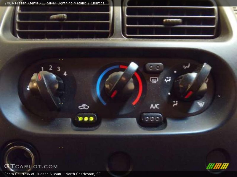 Silver Lightning Metallic / Charcoal 2004 Nissan Xterra XE