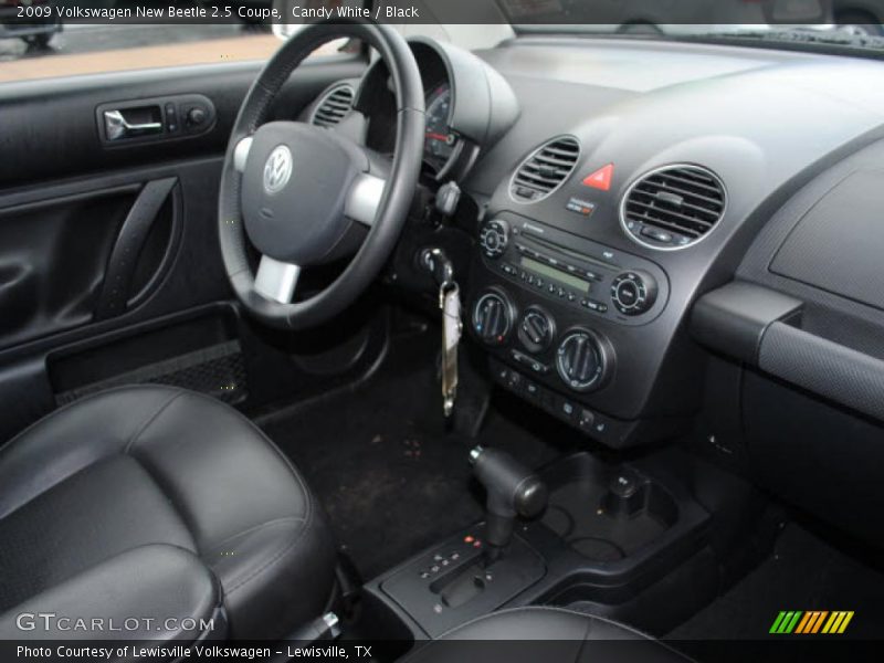 Dashboard of 2009 New Beetle 2.5 Coupe