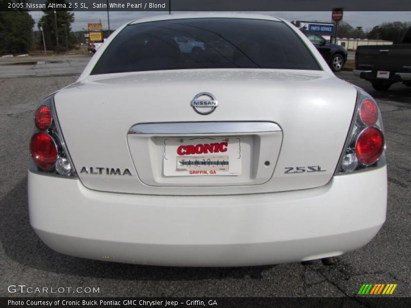 Satin White Pearl / Blond 2005 Nissan Altima 2.5 SL