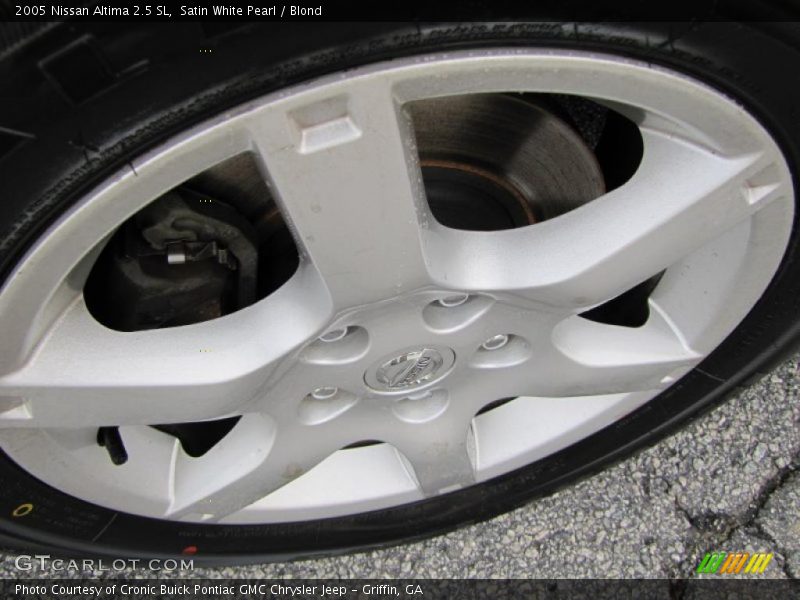 Satin White Pearl / Blond 2005 Nissan Altima 2.5 SL