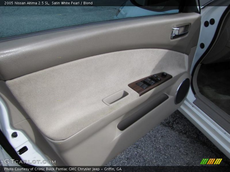 Satin White Pearl / Blond 2005 Nissan Altima 2.5 SL