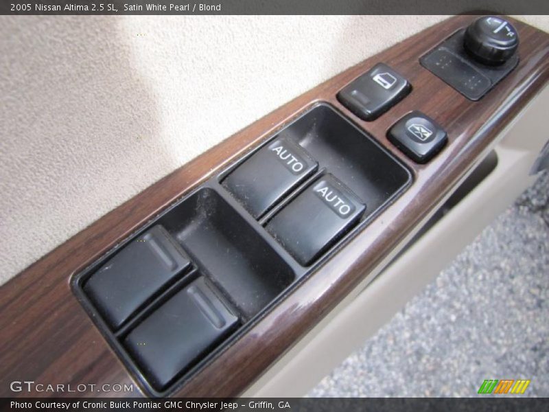 Satin White Pearl / Blond 2005 Nissan Altima 2.5 SL