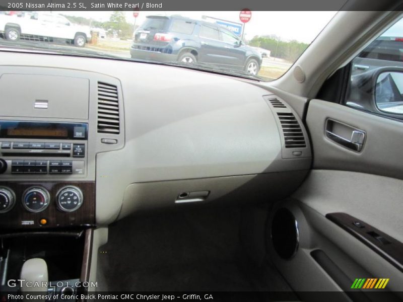 Satin White Pearl / Blond 2005 Nissan Altima 2.5 SL