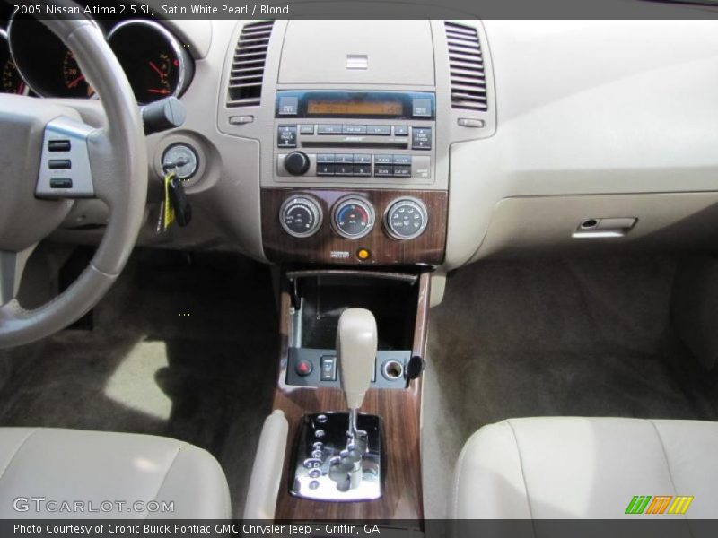 Satin White Pearl / Blond 2005 Nissan Altima 2.5 SL
