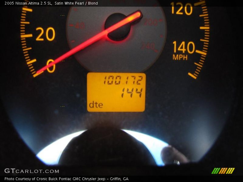 Satin White Pearl / Blond 2005 Nissan Altima 2.5 SL