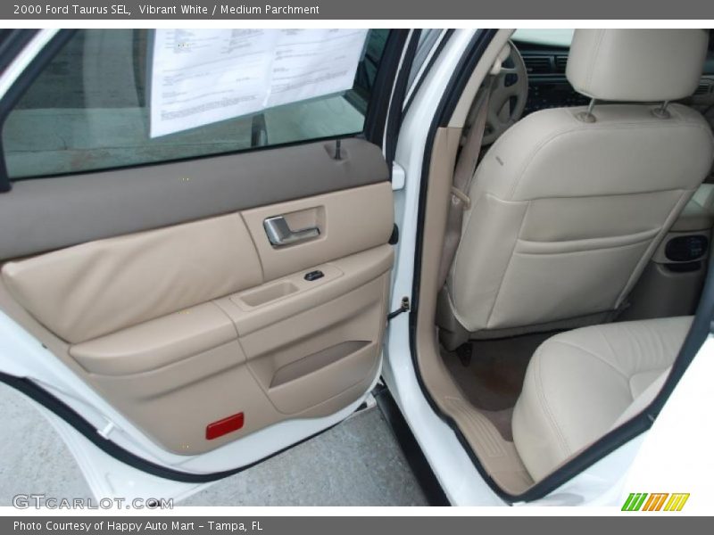Vibrant White / Medium Parchment 2000 Ford Taurus SEL