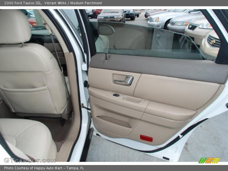 Vibrant White / Medium Parchment 2000 Ford Taurus SEL