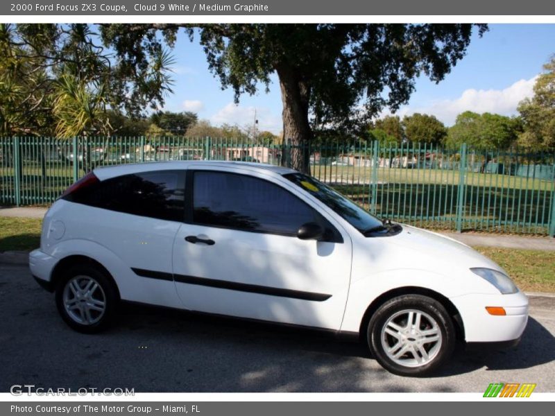 Cloud 9 White / Medium Graphite 2000 Ford Focus ZX3 Coupe