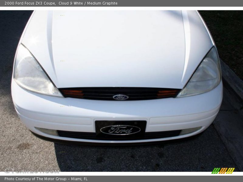Cloud 9 White / Medium Graphite 2000 Ford Focus ZX3 Coupe