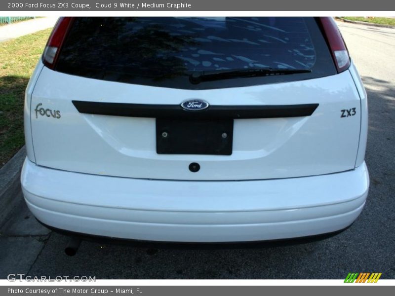 Cloud 9 White / Medium Graphite 2000 Ford Focus ZX3 Coupe