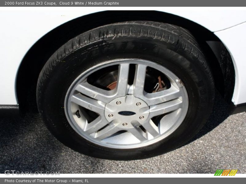 Cloud 9 White / Medium Graphite 2000 Ford Focus ZX3 Coupe