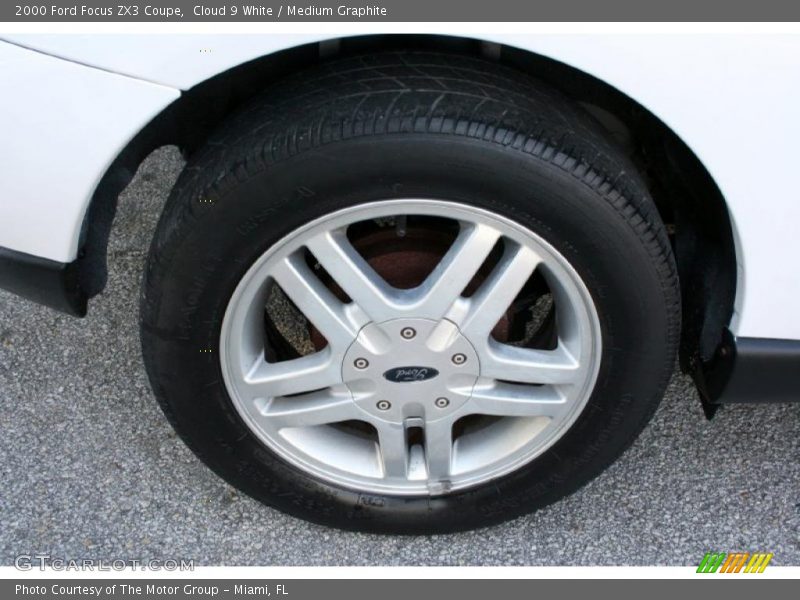 Cloud 9 White / Medium Graphite 2000 Ford Focus ZX3 Coupe