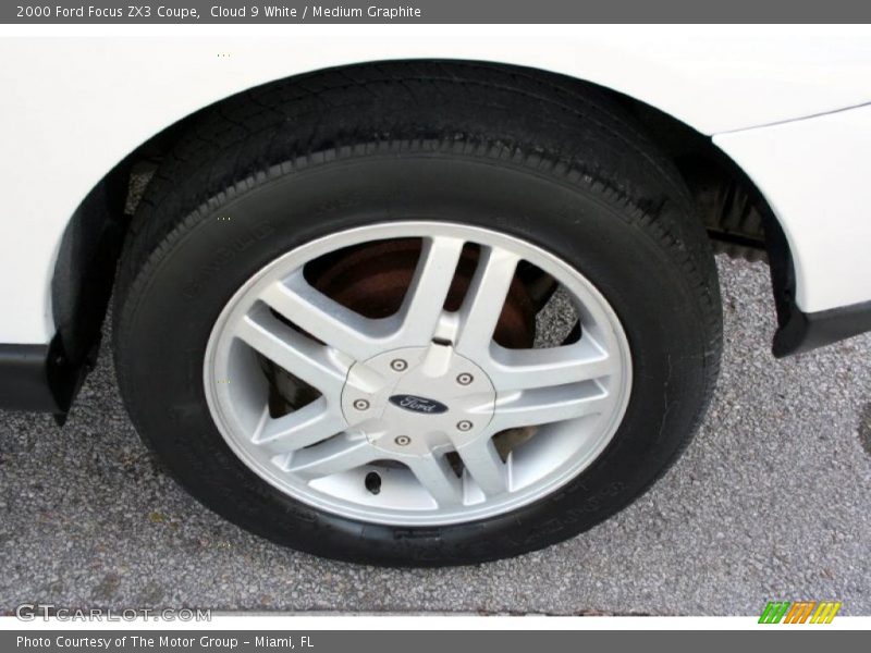Cloud 9 White / Medium Graphite 2000 Ford Focus ZX3 Coupe