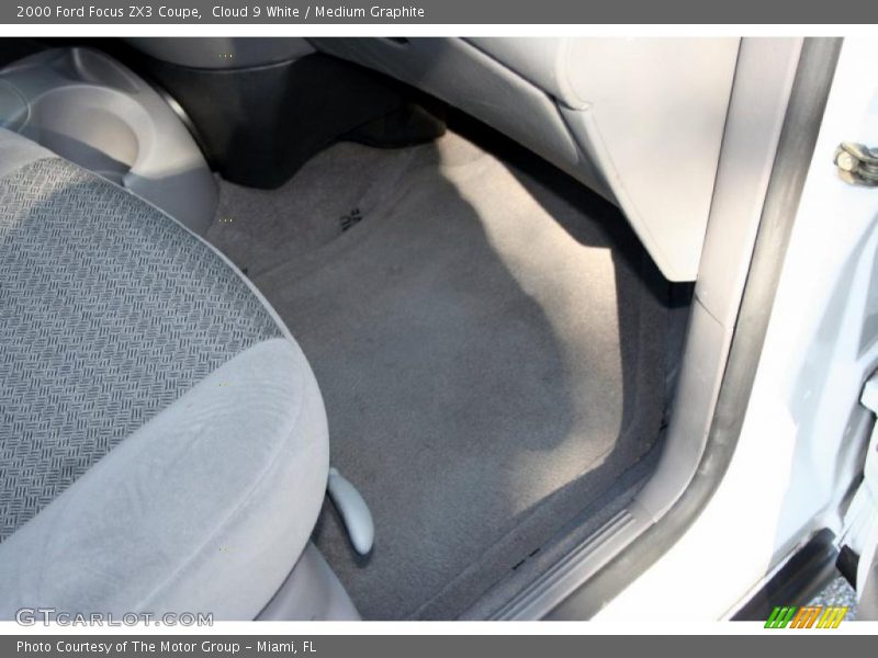 Cloud 9 White / Medium Graphite 2000 Ford Focus ZX3 Coupe