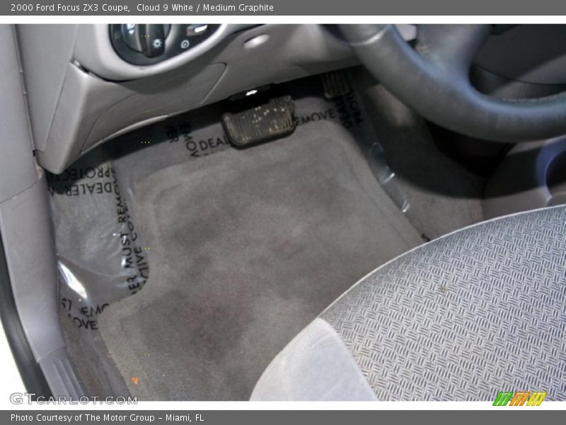 Cloud 9 White / Medium Graphite 2000 Ford Focus ZX3 Coupe