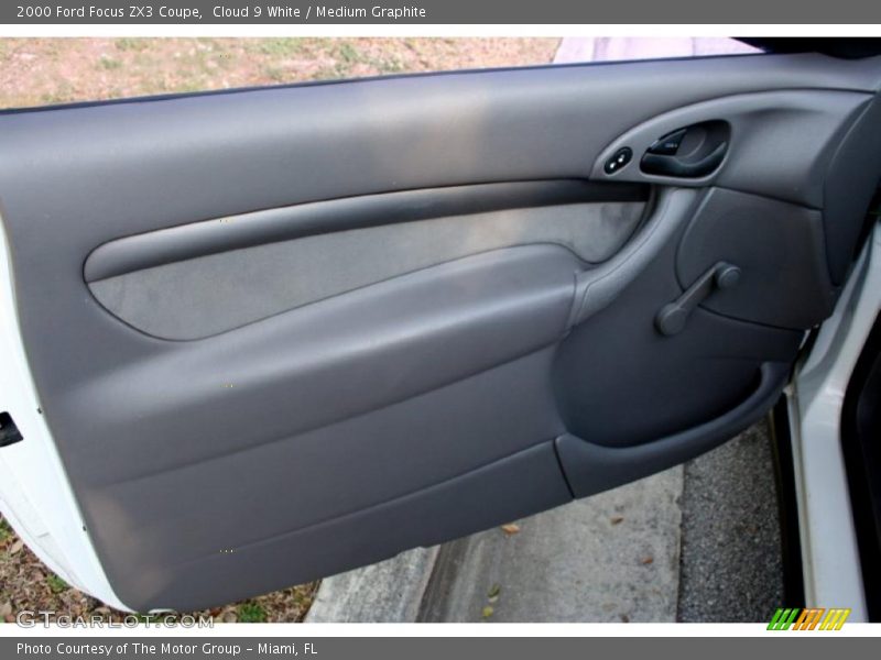 Cloud 9 White / Medium Graphite 2000 Ford Focus ZX3 Coupe