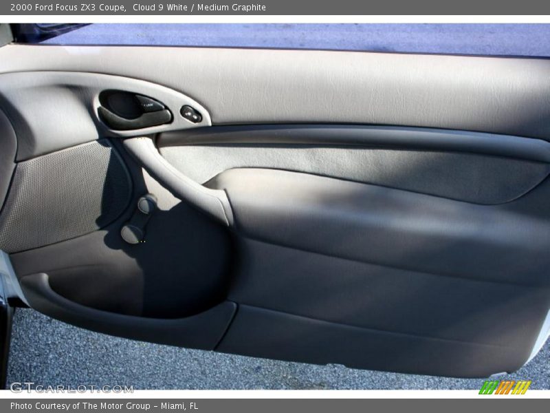 Cloud 9 White / Medium Graphite 2000 Ford Focus ZX3 Coupe