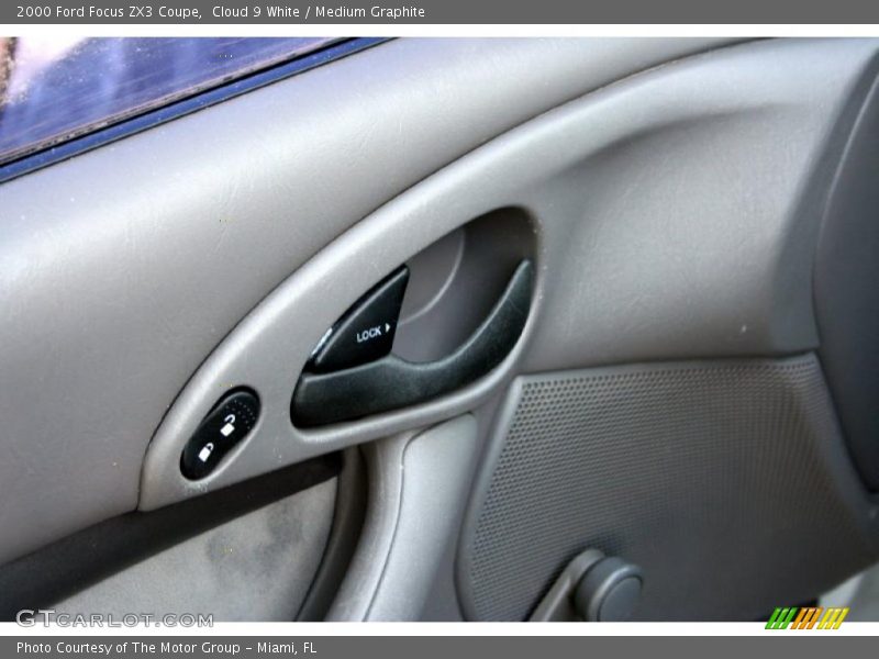 Cloud 9 White / Medium Graphite 2000 Ford Focus ZX3 Coupe