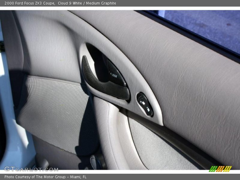 Cloud 9 White / Medium Graphite 2000 Ford Focus ZX3 Coupe