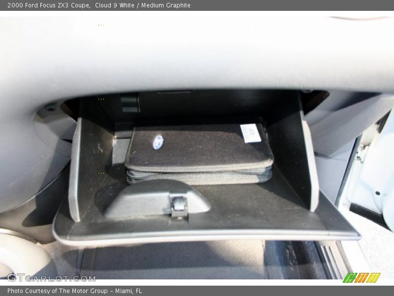 Cloud 9 White / Medium Graphite 2000 Ford Focus ZX3 Coupe