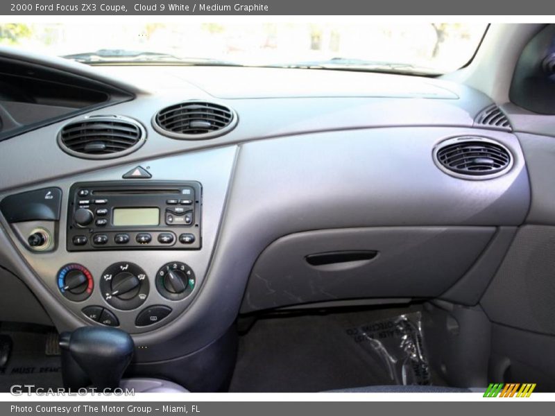 Cloud 9 White / Medium Graphite 2000 Ford Focus ZX3 Coupe