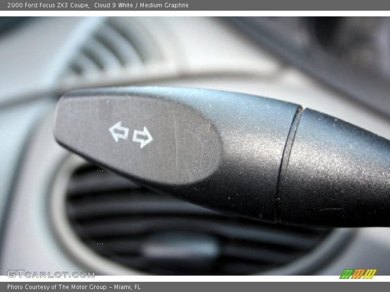 Cloud 9 White / Medium Graphite 2000 Ford Focus ZX3 Coupe