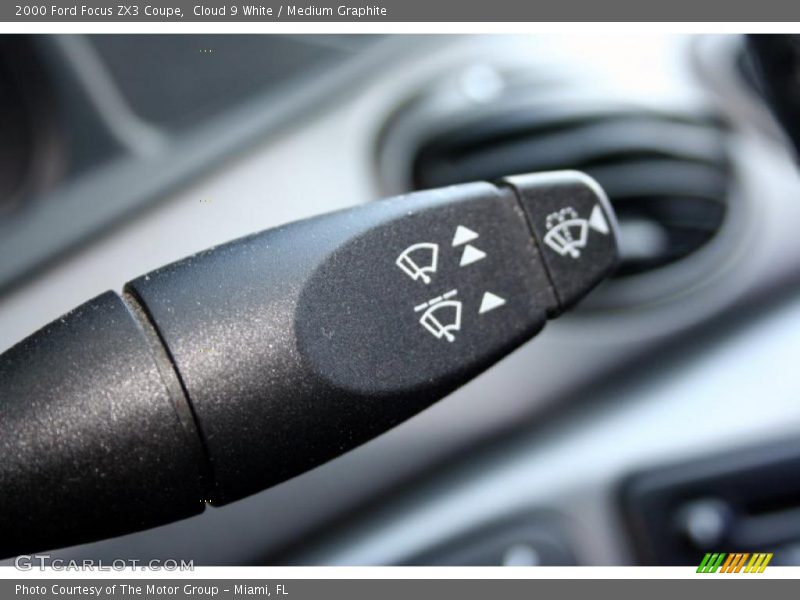 Cloud 9 White / Medium Graphite 2000 Ford Focus ZX3 Coupe