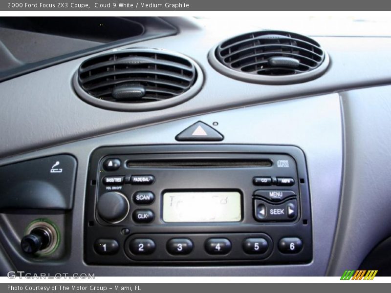 Cloud 9 White / Medium Graphite 2000 Ford Focus ZX3 Coupe