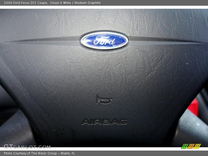 Cloud 9 White / Medium Graphite 2000 Ford Focus ZX3 Coupe