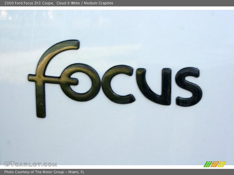 Cloud 9 White / Medium Graphite 2000 Ford Focus ZX3 Coupe