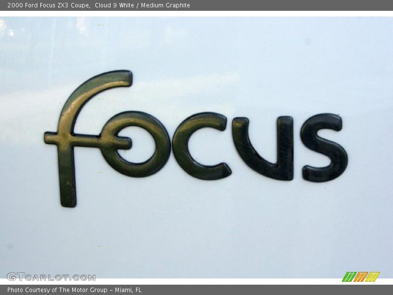Cloud 9 White / Medium Graphite 2000 Ford Focus ZX3 Coupe