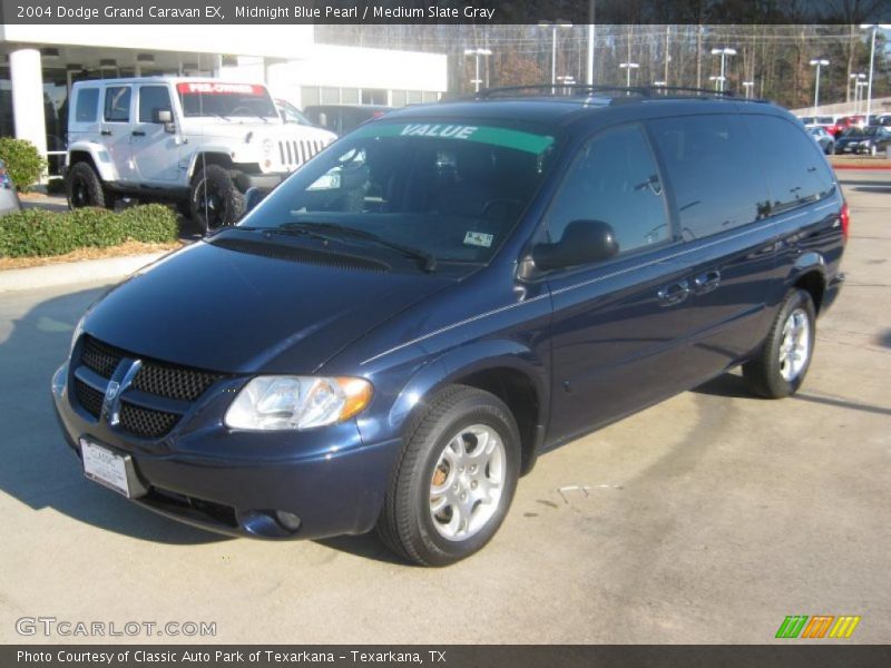 Front 3/4 View of 2004 Grand Caravan EX