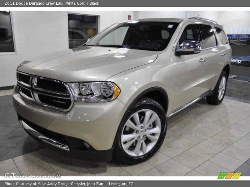 Front 3/4 View of 2011 Durango Crew Lux