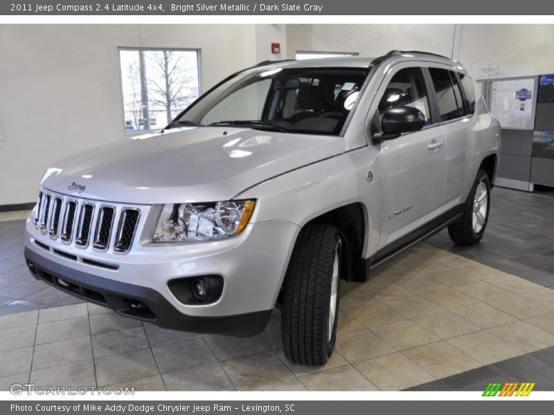 Front 3/4 View of 2011 Compass 2.4 Latitude 4x4