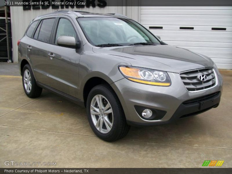 Front 3/4 View of 2011 Santa Fe SE
