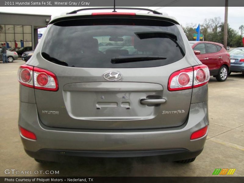 Mineral Gray / Gray 2011 Hyundai Santa Fe SE