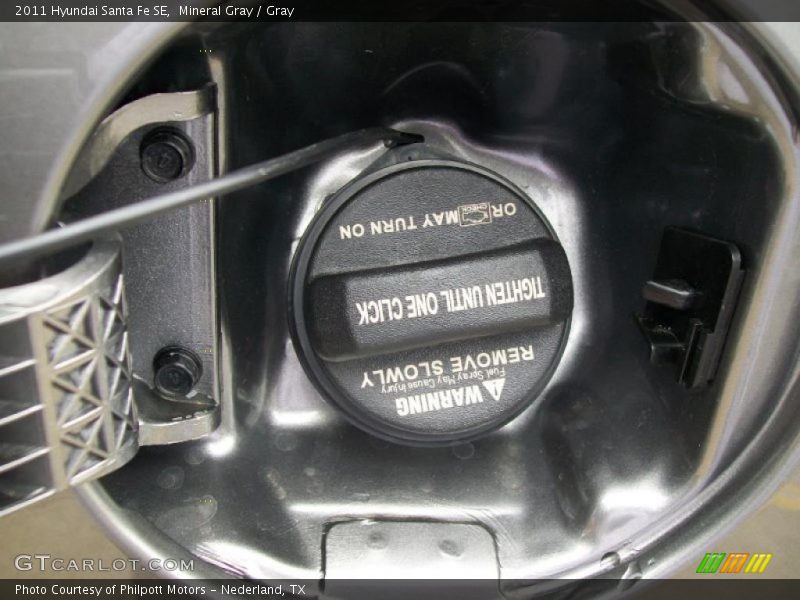 Mineral Gray / Gray 2011 Hyundai Santa Fe SE