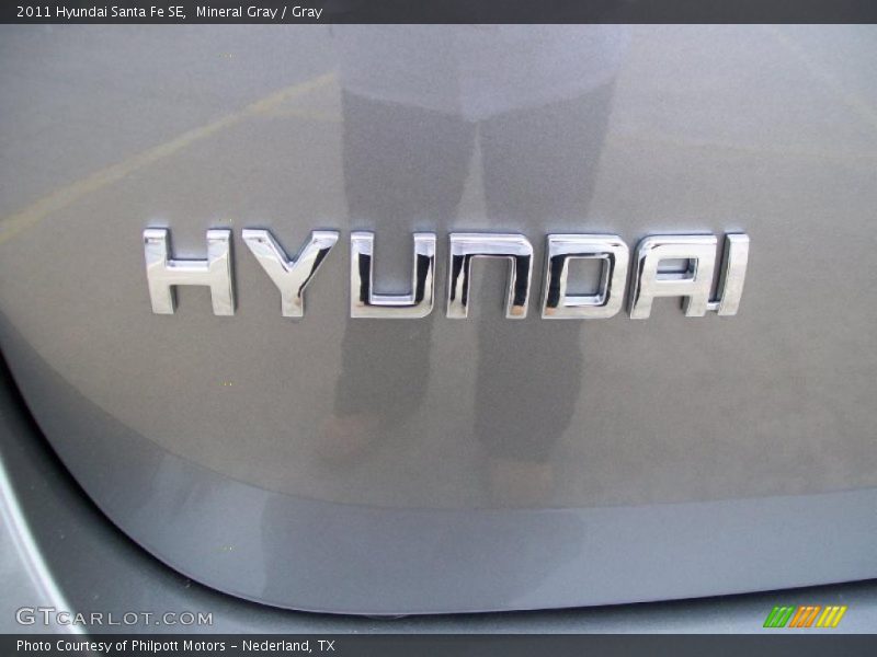  2011 Santa Fe SE Logo