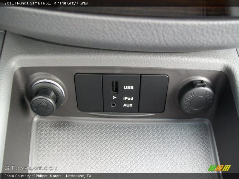 Mineral Gray / Gray 2011 Hyundai Santa Fe SE