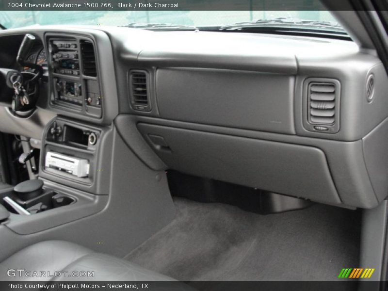 Black / Dark Charcoal 2004 Chevrolet Avalanche 1500 Z66