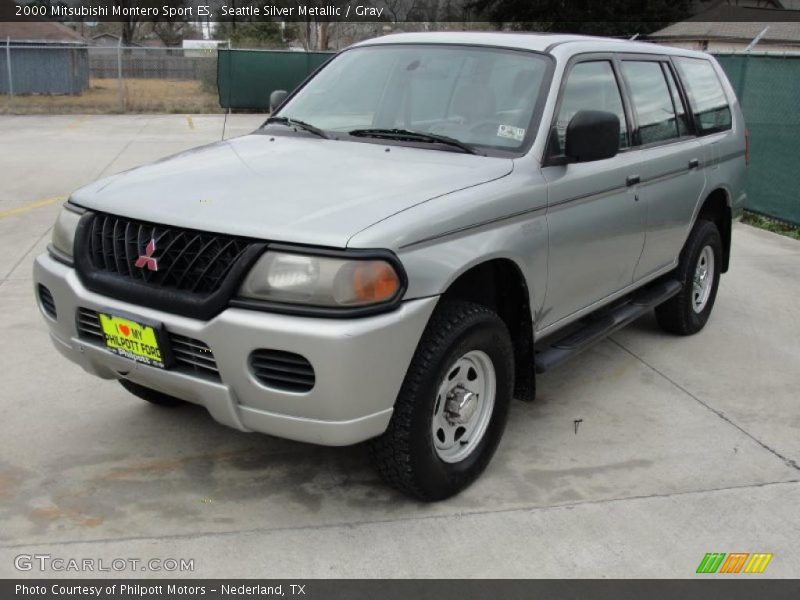 Front 3/4 View of 2000 Montero Sport ES