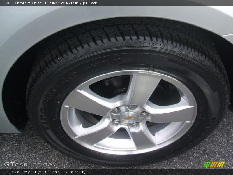Silver Ice Metallic / Jet Black 2011 Chevrolet Cruze LT