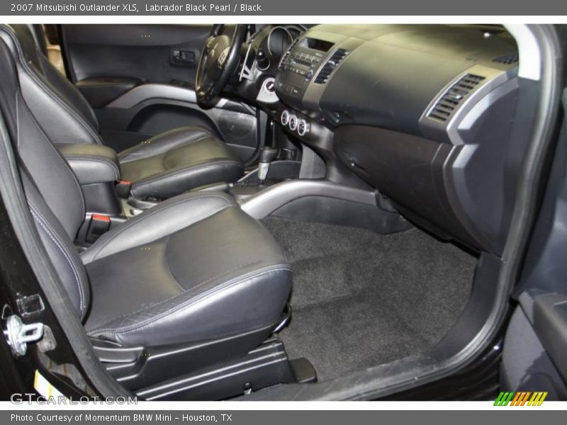 Labrador Black Pearl / Black 2007 Mitsubishi Outlander XLS