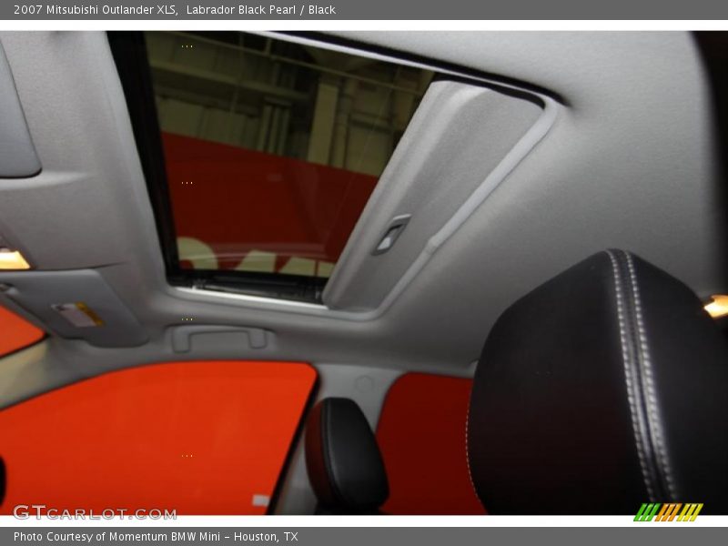 Labrador Black Pearl / Black 2007 Mitsubishi Outlander XLS