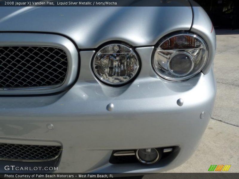 Liquid Silver Metallic / Ivory/Mocha 2008 Jaguar XJ Vanden Plas