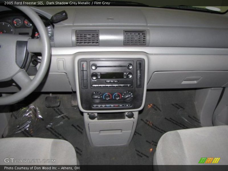 Dashboard of 2005 Freestar SES